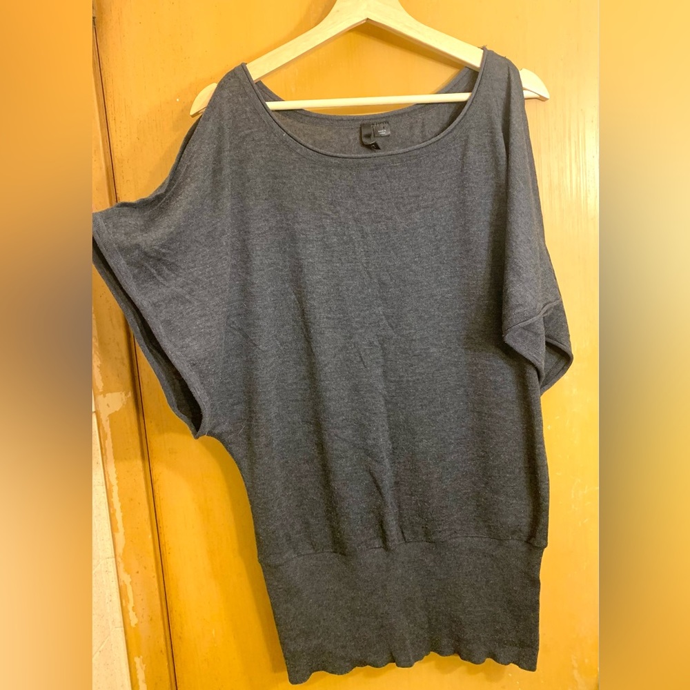 Cold shoulder lightweight knit sweater
